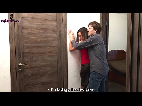 ❤️ Սեքսուալ ռիելթորը զգայական ցնցում է իր փիսիկը և ծակվում իր բնակարանը վաճառելիս - Կրեմպայ ❤❌ Որակյալ պոռնո մեզ մոտ ☑